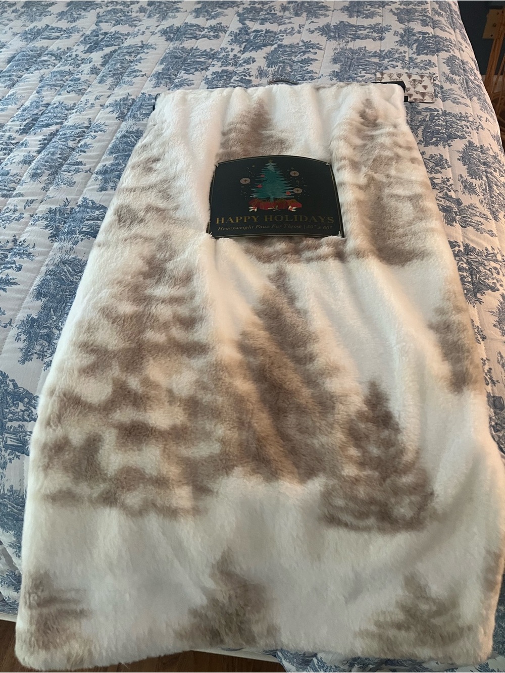Snuggly plush throw blanket 50”x60”
